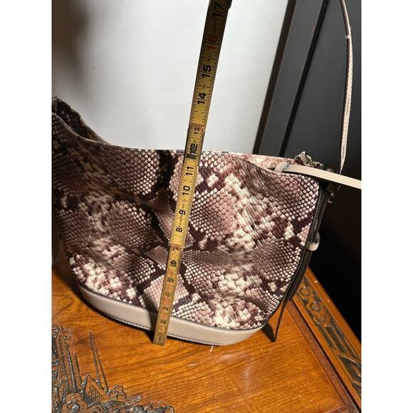 NWT MICHAEL KORS REESE Python bucket shoulder 
EMBOSSED LEATHER bag purse - Picture 3 of 11